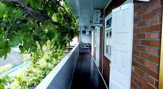 Гостиница Гостевой дом на Самбурова 10 Анапа Двухместный номер с 2 отдельными кроватями и собственной ванной комнатой-4